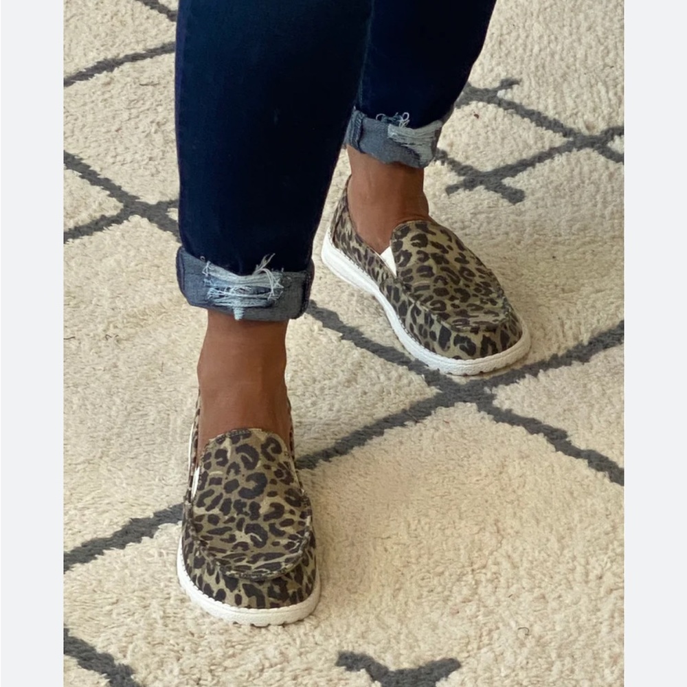 Mad love leopard print comfort walking shoe size 7 brown